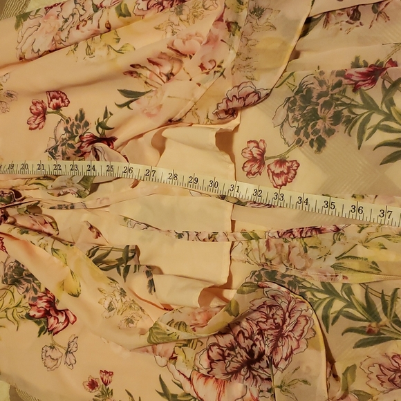 Nwt. Stunning, gorgeous dress. High low. Ruffles. Very feminine. Elastic waist - Picture 14 of 16